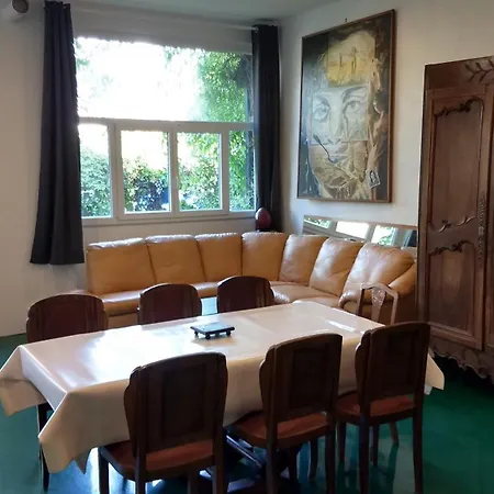 Spacieux Et Original Proche Gare Au Rdc Apartament