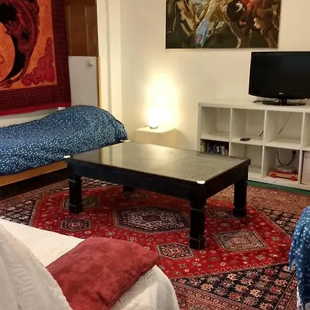 Spacieux Et Original Proche Gare Au Rdc Apartament