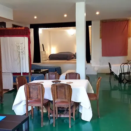 Spacieux Et Original Proche Gare Au Rdc Apartament