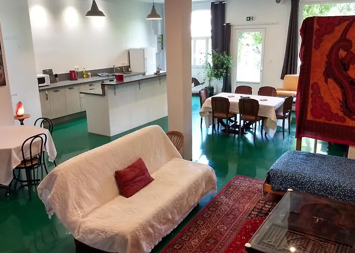 Spacieux Et Original Proche Gare Au Rdc * 索米尔